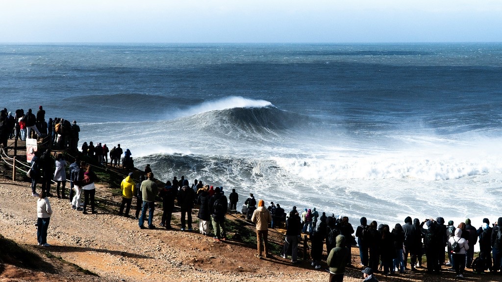 Nazaré surf photo - big waves at Praia do Norte