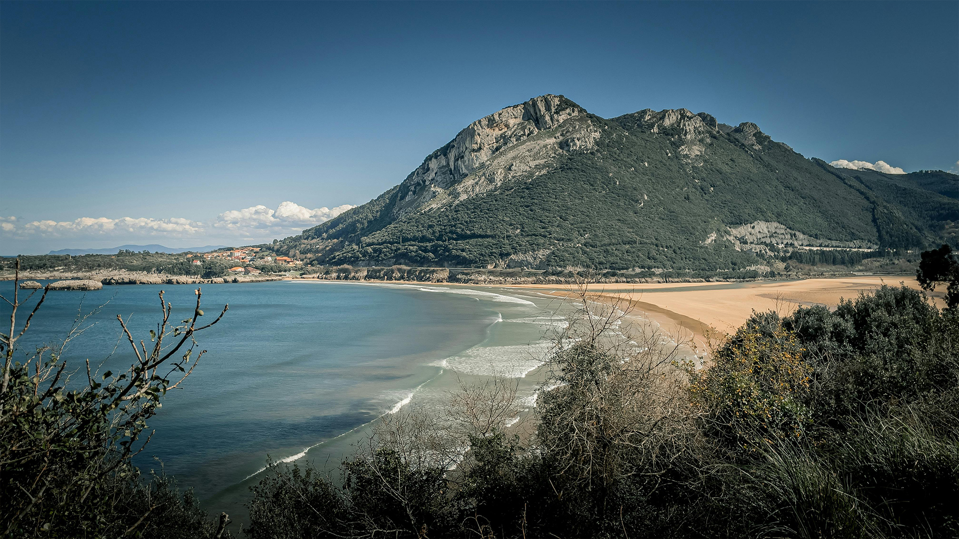 Basque Country surf photo - cliffs and ocean