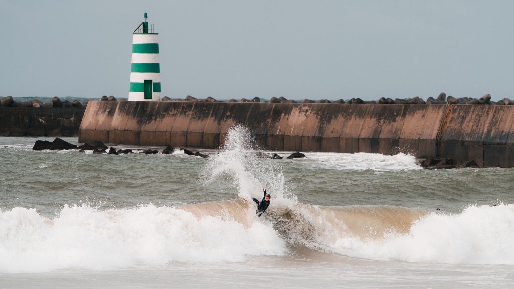 Supertubos surf photo - barrels at Peniche